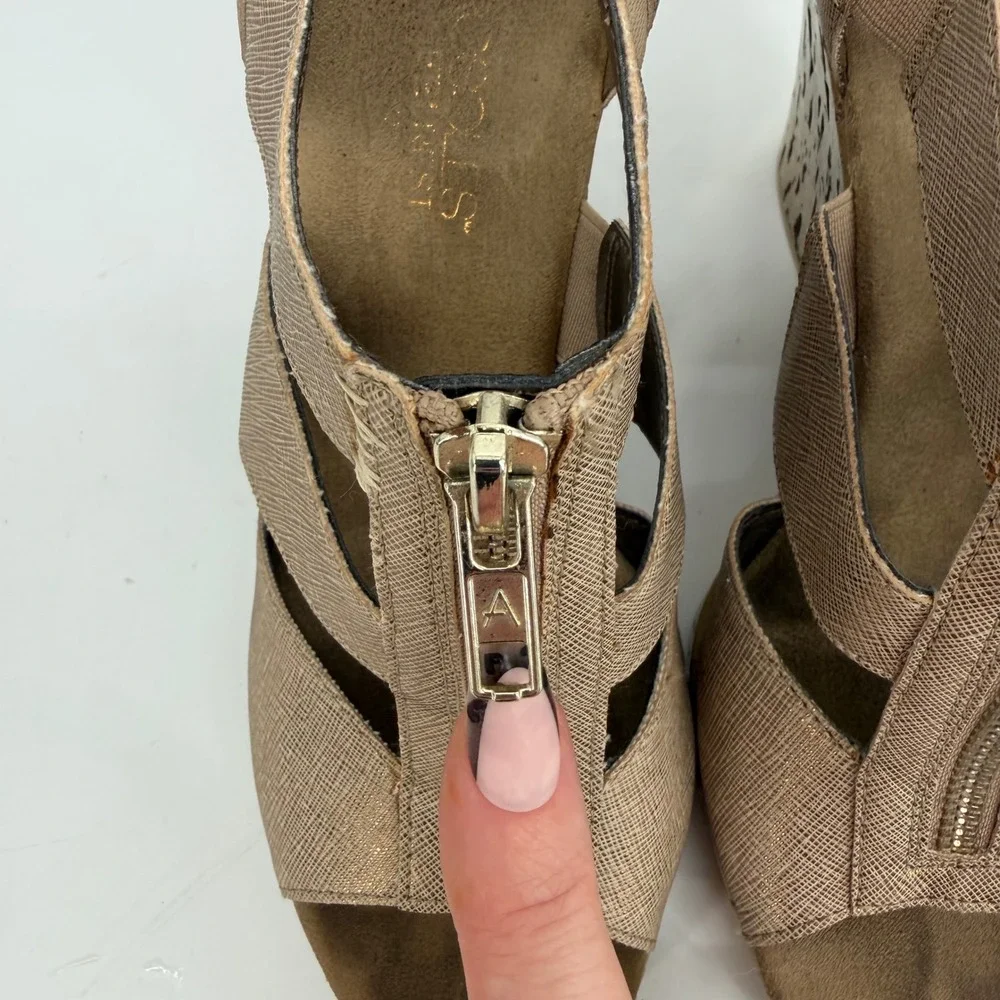 Aerosoles On Track Sandals Womens 7M Champagne Metallic Front Zip Wedge Shoes